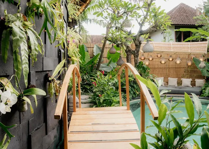 Jocelyne Luxurious Bamboo Villa *