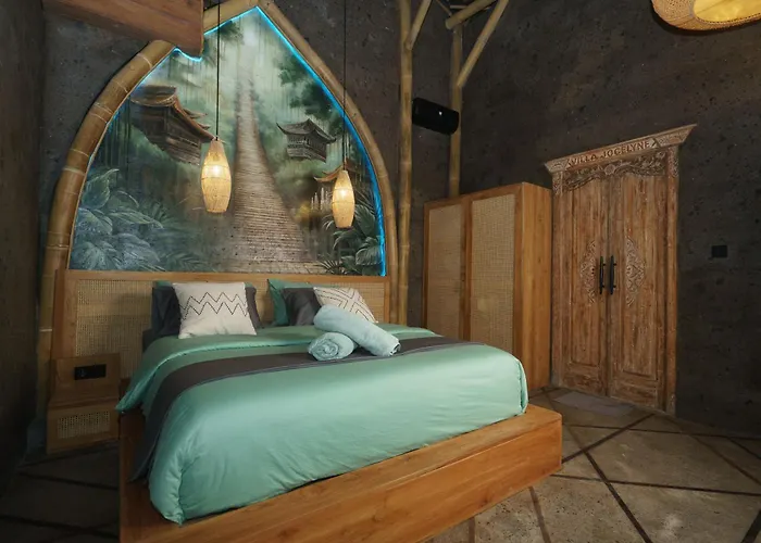 Jocelyne Luxurious Bamboo Villa *