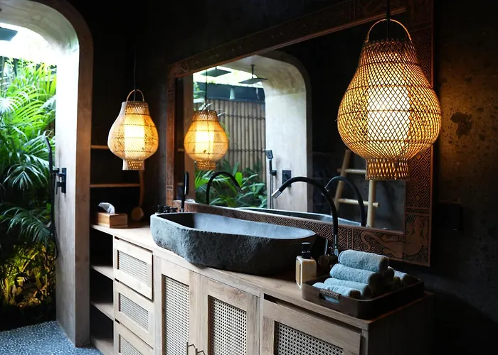 Jocelyne Luxurious Bamboo Villa *