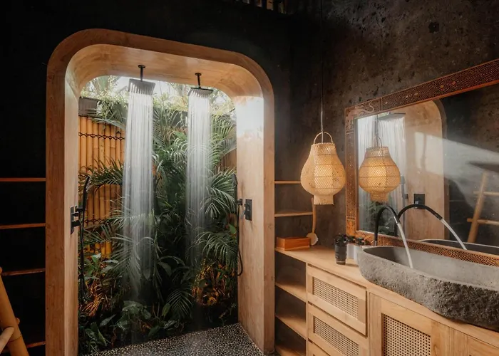 Jocelyne Luxurious Bamboo Ubud