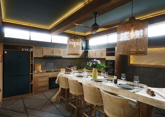 Jocelyne Luxurious Bamboo Villa *