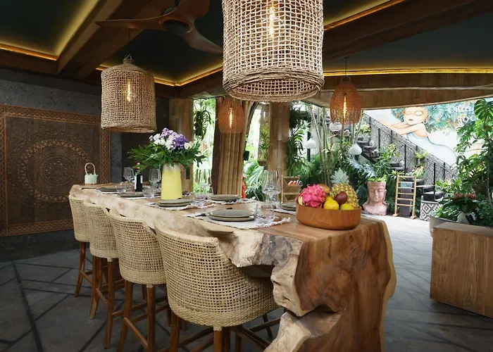 Jocelyne Luxurious Bamboo Villa *